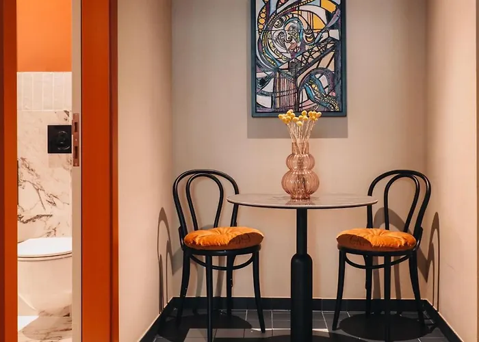 Weltwien Luxury Art & Free Parking