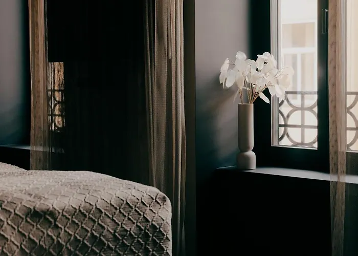 Aparthotel Weltwien Luxury Art & Free Parking 4*