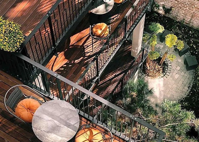 Weltwien Luxury Art & Free Parking